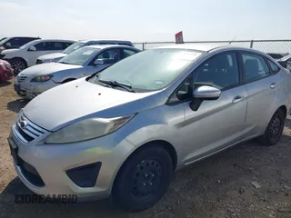 2011 Ford Fiesta SE z VIN 3FADP4BJXBM198683, wystawiony jako IAAI lot #42321736 z przebiegiem 138 674 mil mil oraz . Historia ofert i sprzedaży dostępna na DreamBid. Obrazek 2.