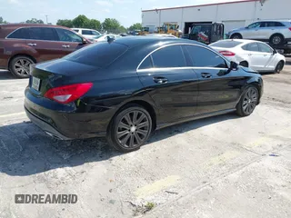 2017 Mercedes-Benz CLA 250 z VIN WDDSJ4EB0HN445169, wystawiony jako IAAI lot #42015788 z przebiegiem 58 900 mil mil oraz . Historia ofert i sprzedaży dostępna na DreamBid. Obrazek 4.