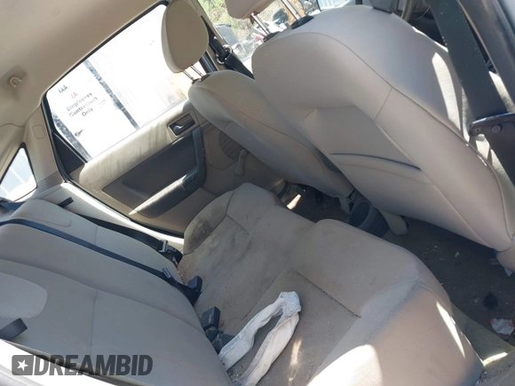 2008 Ford Focus S with VIN 1FAHP34N48W255674, listed as a IAAI auction lot 42137253 with 86,489 mi miles. Bid and sale history available at carsss.com. Image 8.