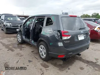 2020 Subaru Forester z VIN JF2SKAAC3LH459385, wystawiony jako IAAI lot #42184507 z przebiegiem 124 987 mil mil oraz . Historia ofert i sprzedaży dostępna na DreamBid. Obrazek 3.