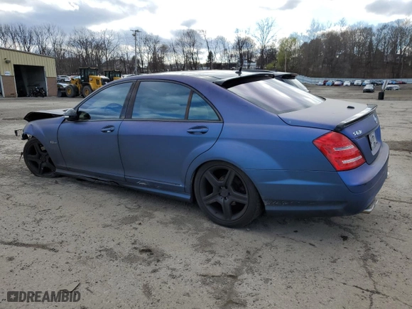 2007 Mercedes-Benz S-Class 5.5L V8 with VIN WDDNG71X77A052659, listed as a Copart auction lot 52192355 with 111,124 mi miles and Salvage Title. Bid and sale history available at carsss.com. Image 2.