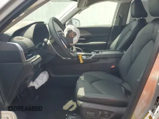 2024 Toyota Highlander XLE z VIN 5TDAAAB52RS047539, wystawiony jako Copart lot #42517925 z przebiegiem 7 614 mil mil oraz Czysty tytuł • Clean title. Historia ofert i sprzedaży dostępna na DreamBid. Obrazek 7.
