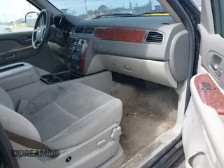 2008 Chevrolet Tahoe 1LT z VIN 1GNFC13J08J117666, wystawiony jako IAAI lot #41866421 z przebiegiem 208 043 mil mil oraz . Historia ofert i sprzedaży dostępna na DreamBid. Obrazek 5.