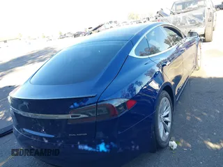 2019 Tesla Model S 75D z VIN 5YJSA1E27KF333645, wystawiony jako IAAI lot #41647989 z przebiegiem 52 528 mil mil oraz . Historia ofert i sprzedaży dostępna na DreamBid. Obrazek 17.