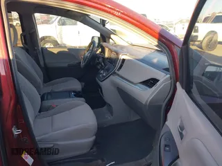 2018 Toyota Sienna LE Auto Access Seat with VIN 5TDKZ3DC2JS902975, listed as a IAAI auction lot 41313115 with 120,808 mi miles. Bid and sale history available at carsss.com. Image 5.