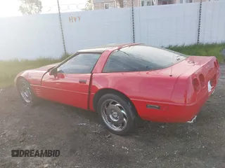 1991 Chevrolet Corvette z VIN 1G1YY2385M5117941, wystawiony jako IAAI lot #41408362 z przebiegiem Nie podano mil oraz . Historia ofert i sprzedaży dostępna na DreamBid. Obrazek 14.