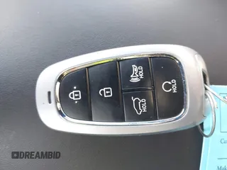 2023 Hyundai Santa Fe SEL z VIN 5NMS2DAJ8PH640338, wystawiony jako IAAI lot #41394066 z przebiegiem 19 064 mil mil oraz . Historia ofert i sprzedaży dostępna na DreamBid. Obrazek 11.