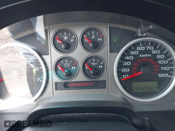 2007 Ford F-150 XL z VIN 1FTPX12V37NA85082, wystawiony jako IAAI lot #42354278 z przebiegiem 224 236 mil mil oraz . Historia ofert i sprzedaży dostępna na DreamBid. Obrazek 7.