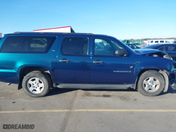 2007 Chevrolet Suburban LT with VIN 3GNFC16J07G102869, listed as a IAAI auction lot 41428031 with 1 mi miles. Bid and sale history available at carsss.com. Image 12.