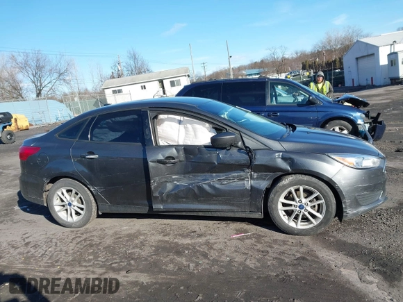 2018 Ford Focus SE z VIN 1FADP3F2XJL295508, wystawiony jako IAAI lot #41608216 z przebiegiem 89 696 mil mil oraz . Historia ofert i sprzedaży dostępna na DreamBid. Obrazek 13.