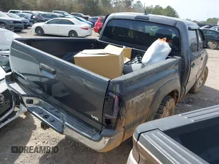 2015 Toyota Tacoma with VIN 5TFLU4EN9FX111322, listed as a IAAI auction lot 41621064 with 1 mi miles. Bid and sale history available at carsss.com. Image 4.