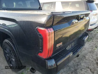 2024 Toyota Tundra Limited Hybrid z VIN 5TFWC5DB7RX072294, wystawiony jako Copart lot #76671364 z przebiegiem Nie podano mil oraz Nie do naprawy • Non repairable. Historia ofert i sprzedaży dostępna na DreamBid. Obrazek 6.