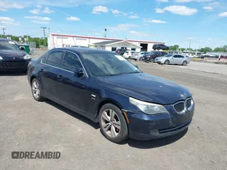 2010 BMW 5 Series 528i xDrive z VIN WBANV1C55AC157346, wystawiony jako IAAI lot #42286529 z przebiegiem 148 839 mil mil oraz . Historia ofert i sprzedaży dostępna na DreamBid. Obrazek 1.