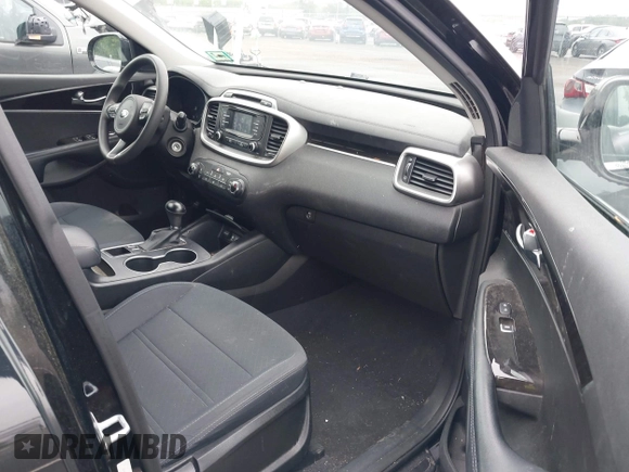 2018 Kia Sorento LX z VIN 5XYPG4A37JG412910, wystawiony jako IAAI lot #42466741 z przebiegiem 170 131 mil mil oraz . Historia ofert i sprzedaży dostępna na DreamBid. Obrazek 5.