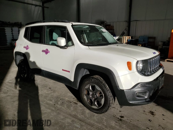 2015 Jeep Renegade Latitude with VIN ZACCJBBH9FPC11483, listed as a Copart auction lot 41689685 with 88,080 mi miles and Clean Title. Bid and sale history available at carsss.com. Image 4.