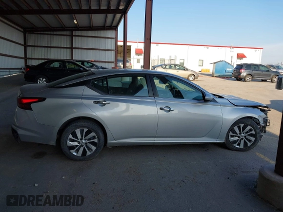 2020 Nissan Altima 2.5 S with VIN 1N4BL4BV1LC153723, listed as a IAAI auction lot 41499693 with 110,173 mi miles. Bid and sale history available at carsss.com. Image 13.