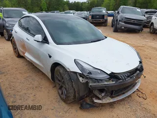 2023 Tesla Model 3 z VIN 5YJ3E1EA7PF431422, wystawiony jako IAAI lot #42048753 z przebiegiem 33 246 mil mil oraz . Historia ofert i sprzedaży dostępna na DreamBid. Obrazek 1.