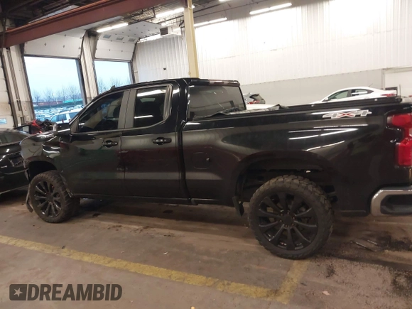 2020 Chevrolet Silverado 1500 LT with VIN 1GCRYDED9LZ130393, listed as a IAAI auction lot 41306400 with 97,654 mi miles. Bid and sale history available at carsss.com. Image 14.