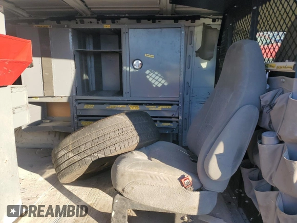 2009 Chevrolet Express Cargo z VIN 1GCFG15X491110333, wystawiony jako Copart lot #88082765 z przebiegiem 77 188 mil mil oraz Szkoda całkowita • Salvage title. Historia ofert i sprzedaży dostępna na DreamBid. Obrazek 11.