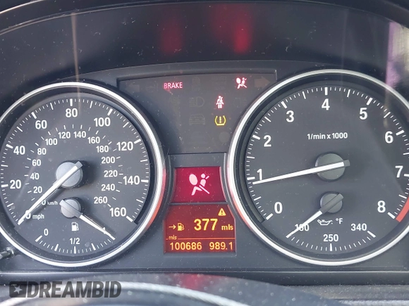 2011 BMW 3 Series 328i xDrive z VIN WBAKF3C57BE445659, wystawiony jako IAAI lot #42160531 z przebiegiem 100 686 mil mil oraz . Historia ofert i sprzedaży dostępna na DreamBid. Obrazek 7.