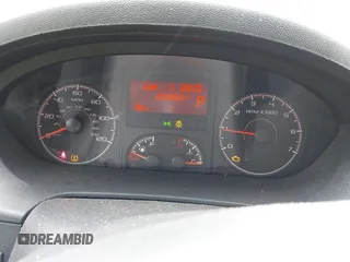 2015 Ram ProMaster Cargo z VIN 3C6TRVDG5FE520998, wystawiony jako IAAI lot #42041239 z przebiegiem 203 263 mil mil oraz . Historia ofert i sprzedaży dostępna na DreamBid. Obrazek 7.