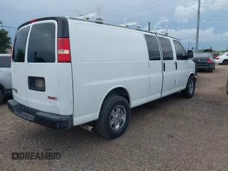 2014 Chevrolet Express Cargo z VIN 1GCWGGBA8E1122630, wystawiony jako IAAI lot #42695749 z przebiegiem 208 291 mil mil oraz . Historia ofert i sprzedaży dostępna na DreamBid. Obrazek 4.