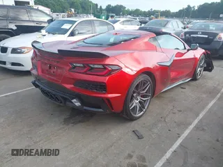 2024 Chevrolet Corvette 2LZ z VIN 1G1YE2D35R5605516, wystawiony jako IAAI lot #42291526 z przebiegiem 2472 mil mil oraz . Historia ofert i sprzedaży dostępna na DreamBid. Obrazek 4.