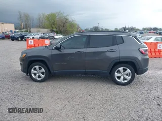 2018 Jeep Compass Latitude with VIN 3C4NJCBB3JT377011, listed as a IAAI auction lot 41886466 with 94,361 mi miles. Bid and sale history available at carsss.com. Image 14.