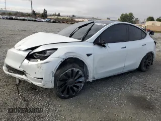2022 Tesla Model Y Performance z VIN 7SAYGDEFXNF568545, wystawiony jako Copart lot #44069605 z przebiegiem 40 280 mil mil oraz Szkoda całkowita • Salvage title. Historia ofert i sprzedaży dostępna na DreamBid. Obrazek 1.