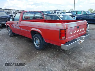 1992 Dodge Dakota "S" with VIN 1B7FL26X3NS677489, listed as a IAAI auction lot 42167931 with 108,582 mi miles. Bid and sale history available at carsss.com. Image 3.