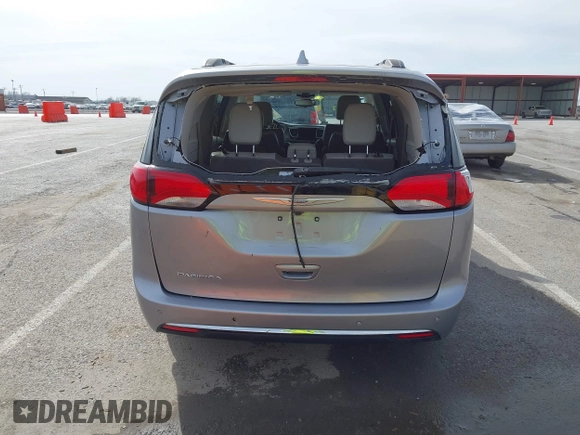 2017 Chrysler Pacifica Touring L z VIN 2C4RC1BG2HR503660, wystawiony jako IAAI lot #41856205 z przebiegiem 78 913 mil mil oraz . Historia ofert i sprzedaży dostępna na DreamBid. Obrazek 16.