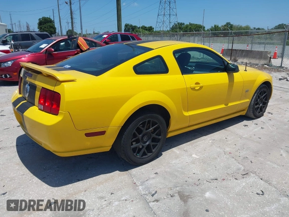 2005 Ford Mustang GT Deluxe z VIN 1ZVHT82HX55243155, wystawiony jako IAAI lot #42345004 z przebiegiem 205 632 mil mil oraz . Historia ofert i sprzedaży dostępna na DreamBid. Obrazek 4.
