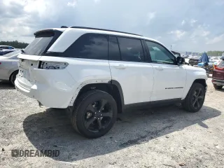 2023 Jeep Grand Cherokee Laredo z VIN 1C4RJGAGXPC552901, wystawiony jako Copart lot #60107115 z przebiegiem 44 231 mil mil oraz Szkoda całkowita • Salvage title. Historia ofert i sprzedaży dostępna na DreamBid. Obrazek 3.