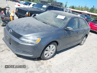 2014 Volkswagen Jetta SE z VIN 3VWD17AJ1EM238164, wystawiony jako IAAI lot #42672236 z przebiegiem 126 098 mil mil oraz . Historia ofert i sprzedaży dostępna na DreamBid. Obrazek 2.