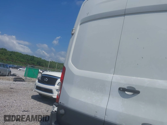 2018 Ford Transit z VIN 1FTBW3XM5JKA67314, wystawiony jako IAAI lot #42812137 z przebiegiem 570 614 mil mil oraz . Historia ofert i sprzedaży dostępna na DreamBid. Obrazek 16.