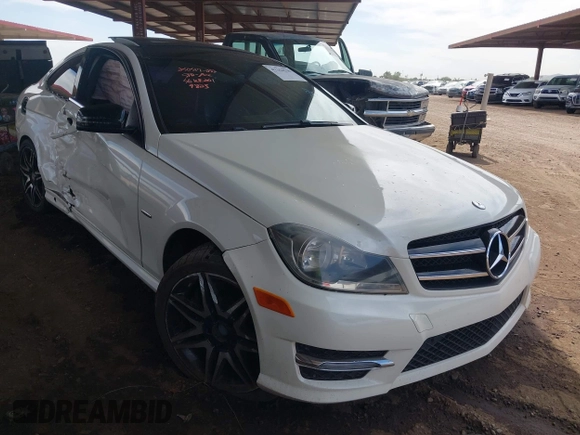 2014 Mercedes-Benz C 250 с VIN WDDGJ4HBXEG289823, выставлен на аукционе IAAI как лот 42344530 с пробегом 122 670 миль миль и . История ставок и продаж доступна на DreamBid. Изображение 1.