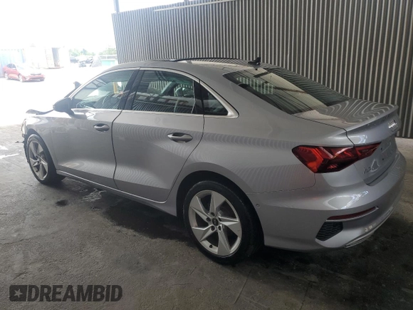 2024 Audi A3 Premium z VIN WAUAUDGY2RA127557, wystawiony jako Copart lot #58738645 z przebiegiem 18 581 mil mil oraz Tytuł czysty. Historia ofert i sprzedaży dostępna na DreamBid. Obrazek 2.