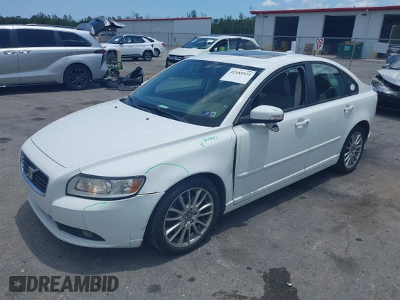 2010 Volvo S40 z VIN YV1382MS1A2502044, wystawiony jako IAAI lot #42189521 z przebiegiem 237 777 mil mil oraz . Historia ofert i sprzedaży dostępna na DreamBid. Obrazek 17.