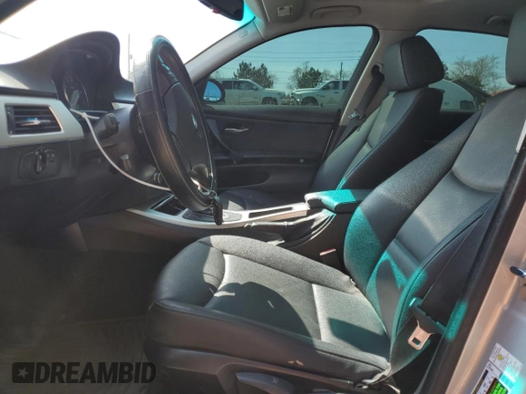 2008 BMW 3 Series 328i with VIN WBAVA33508KX89131, listed as a Copart auction lot 51995325 with 148,735 mi miles and Salvage title. Bid and sale history available at DreamBid. Image 7.
