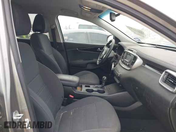 2016 Kia Sorento LX with VIN 5XYPG4A37GG020227, listed as a IAAI auction lot 41922573 with 265,155 mi miles. Bid and sale history available at carsss.com. Image 5.