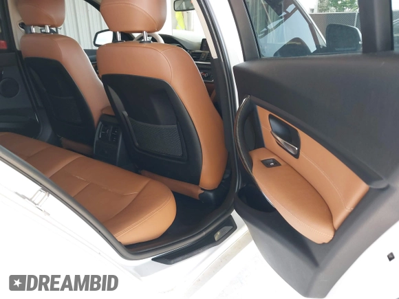 2013 BMW 3 Series 328i с VIN WBA3A5G58DNP19818, выставлен на аукционе IAAI как лот 42315026 с пробегом 133 510 миль миль и . История ставок и продаж доступна на DreamBid. Изображение 8.