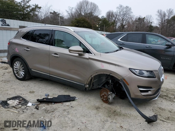 2019 Lincoln MKC Standard z VIN 5LMCJ1C9XKUL26497, wystawiony jako Copart lot #45780825 z przebiegiem 32 216 mil mil oraz Szkoda całkowita • Salvage title. Historia ofert i sprzedaży dostępna na DreamBid. Obrazek 4.