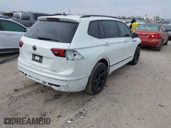 2024 Volkswagen Tiguan SE R-Line Black z VIN 3VVCB7AX7RM112446, wystawiony jako IAAI lot #41229232 z przebiegiem 6 685 mil mil oraz . Historia ofert i sprzedaży dostępna na DreamBid. Obrazek 4.