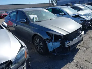 2022 Nissan Altima SV with VIN 1N4BL4DVXNN337482, listed as a IAAI auction lot 41803792 with 56,937 mi miles and . Bid and sale history available at carsss.com. Image 1.