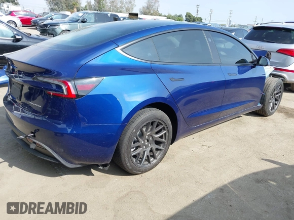 2025 Tesla Model 3 Long Range z VIN 5YJ3E1EB3SF907019, wystawiony jako IAAI lot #42117014 z przebiegiem 3 323 mil mil oraz . Historia ofert i sprzedaży dostępna na DreamBid. Obrazek 4.