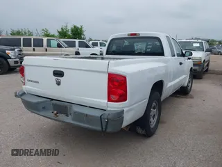 2007 Dodge Dakota ST z VIN 1D7HE22K57S173211, wystawiony jako IAAI lot #41917318 z przebiegiem 214 830 mil mil oraz . Historia ofert i sprzedaży dostępna na DreamBid. Obrazek 4.