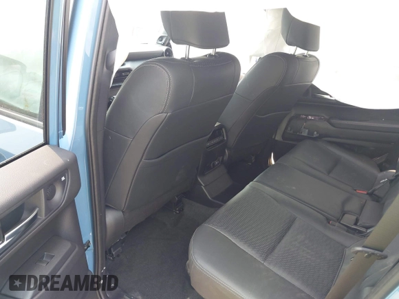 2024 Toyota Land Cruiser z VIN JTEABFAJ3RK018014, wystawiony jako IAAI lot #42404632 z przebiegiem 2 983 mil mil oraz . Historia ofert i sprzedaży dostępna na DreamBid. Obrazek 8.