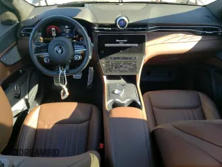 2023 Maserati Grecale GT z VIN ZN682AVA6P7418308, wystawiony jako Copart lot #88347945 z przebiegiem 4 658 mil mil oraz Szkoda całkowita • Salvage title. Historia ofert i sprzedaży dostępna na DreamBid. Obrazek 8.