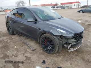 2022 Tesla Model Y Performance z VIN 7SAYGDEFXNF448857, wystawiony jako IAAI lot #41658174 z przebiegiem 97 194 mil mil oraz . Historia ofert i sprzedaży dostępna na DreamBid. Obrazek 1.