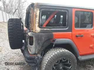 2018 Jeep Wrangler Unlimited Sport z VIN 1C4HJXDN4JW198045, wystawiony jako IAAI lot #41930547 z przebiegiem 62 402 mil mil oraz . Historia ofert i sprzedaży dostępna na DreamBid. Obrazek 13.